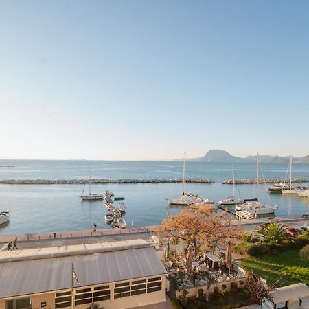 Sea Front Luxury Apartment Patras Esterno foto