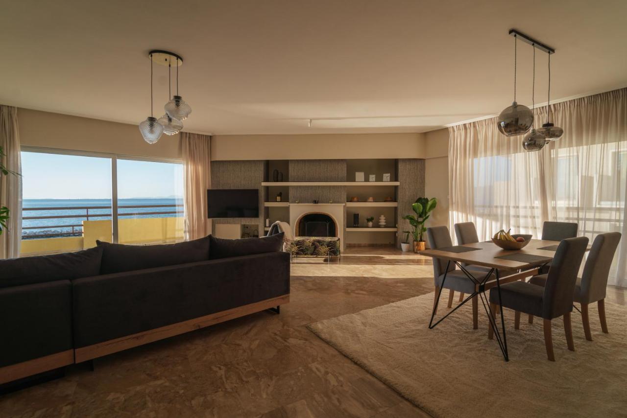 Sea Front Luxury Apartment Patras Esterno foto