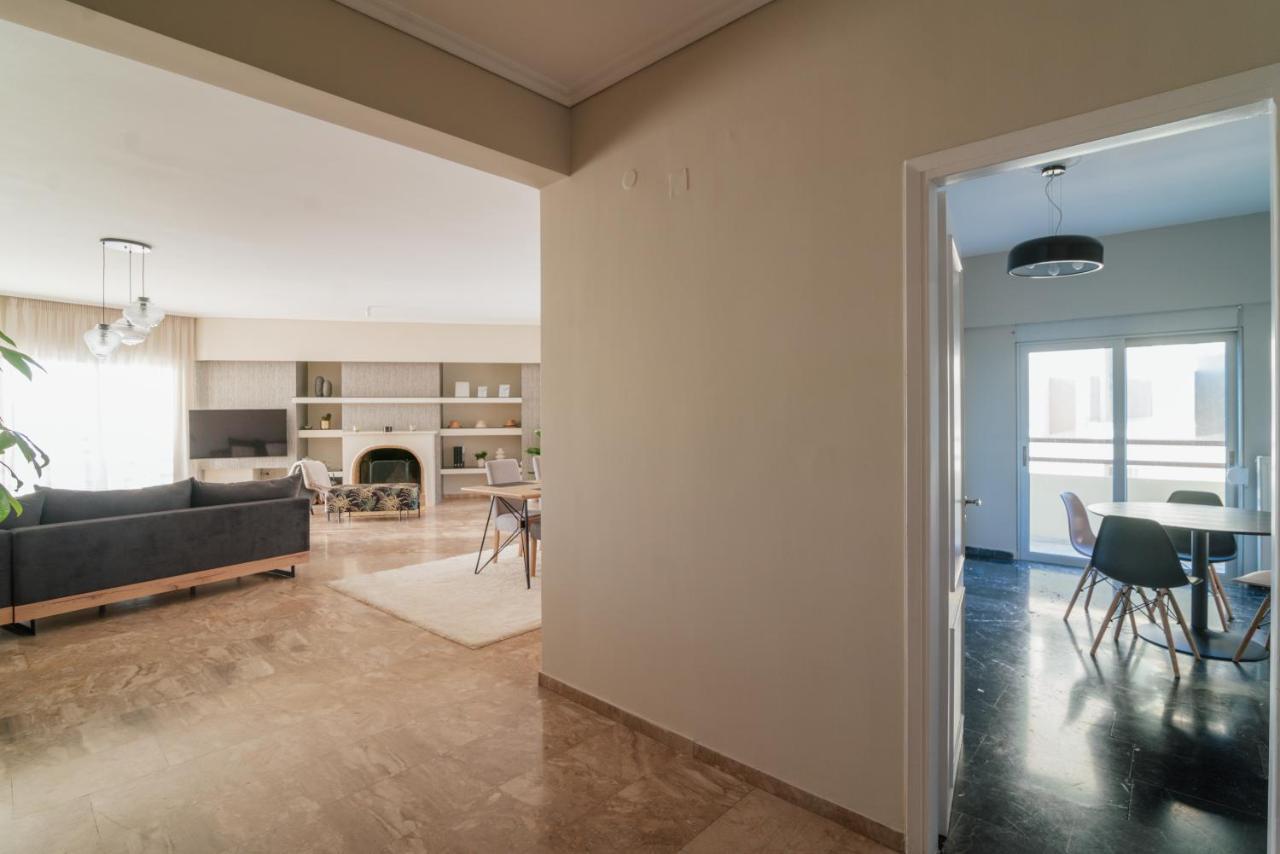 Sea Front Luxury Apartment Patras Esterno foto