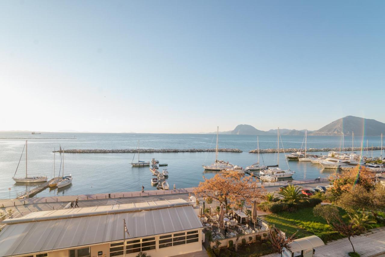 Sea Front Luxury Apartment Patras Esterno foto