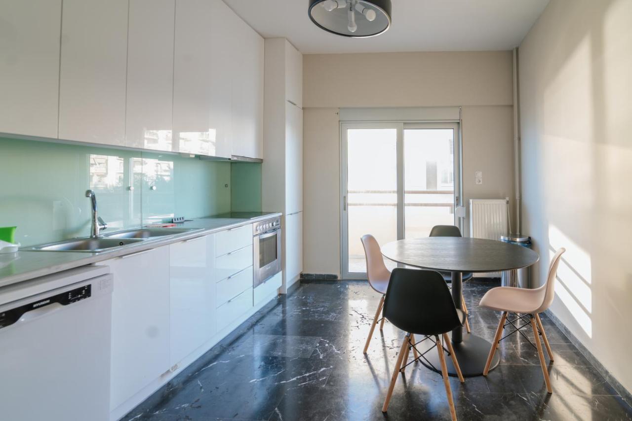 Sea Front Luxury Apartment Patras Esterno foto