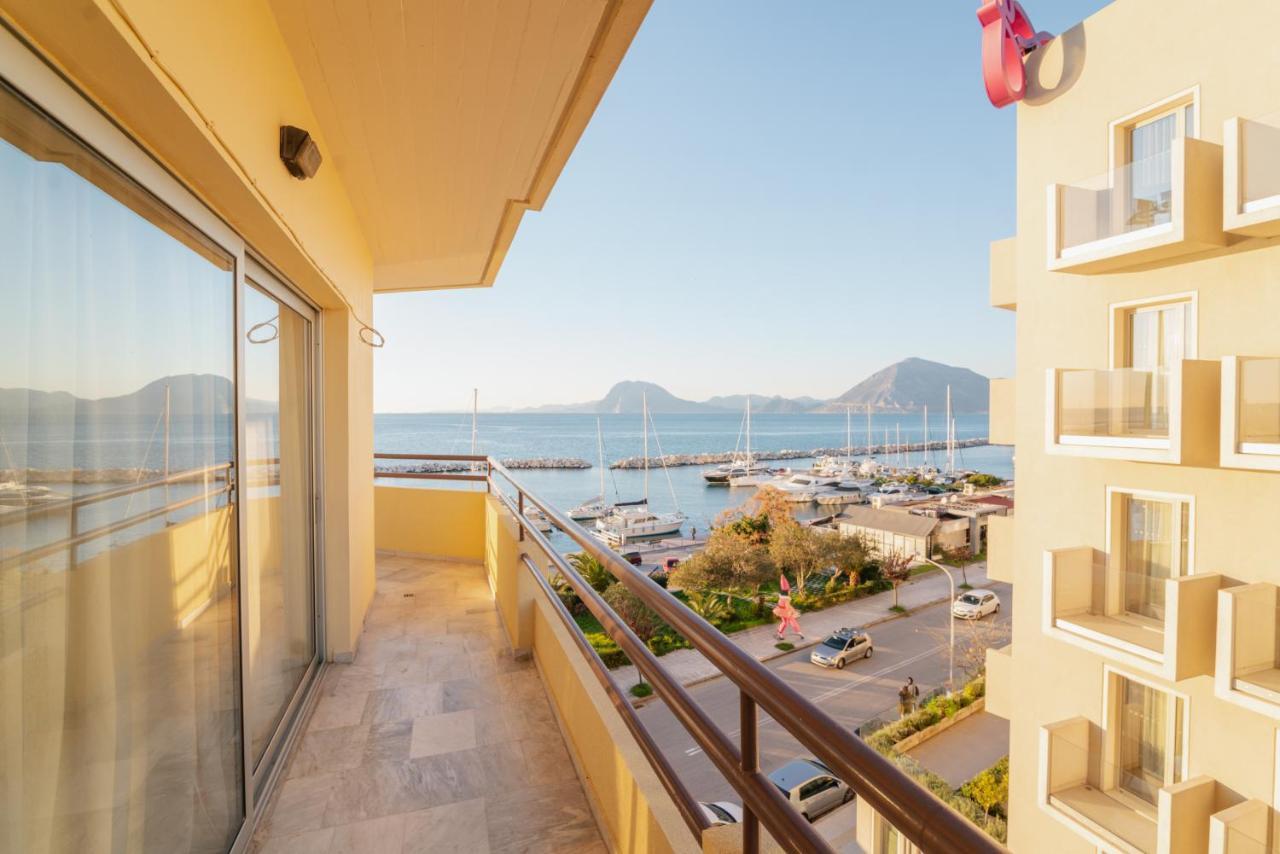 Sea Front Luxury Apartment Patras Esterno foto